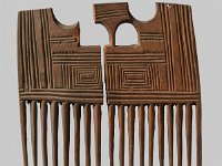 Aeg H 31  Aeg H 31, Römisch bis koptisch, Kamm, Sykomorenholz, H 11,8 cm, B 10,4 cm, T 0,5 cm : Bestandskatalog Ägypten, Museumsfoto: Claus Cordes